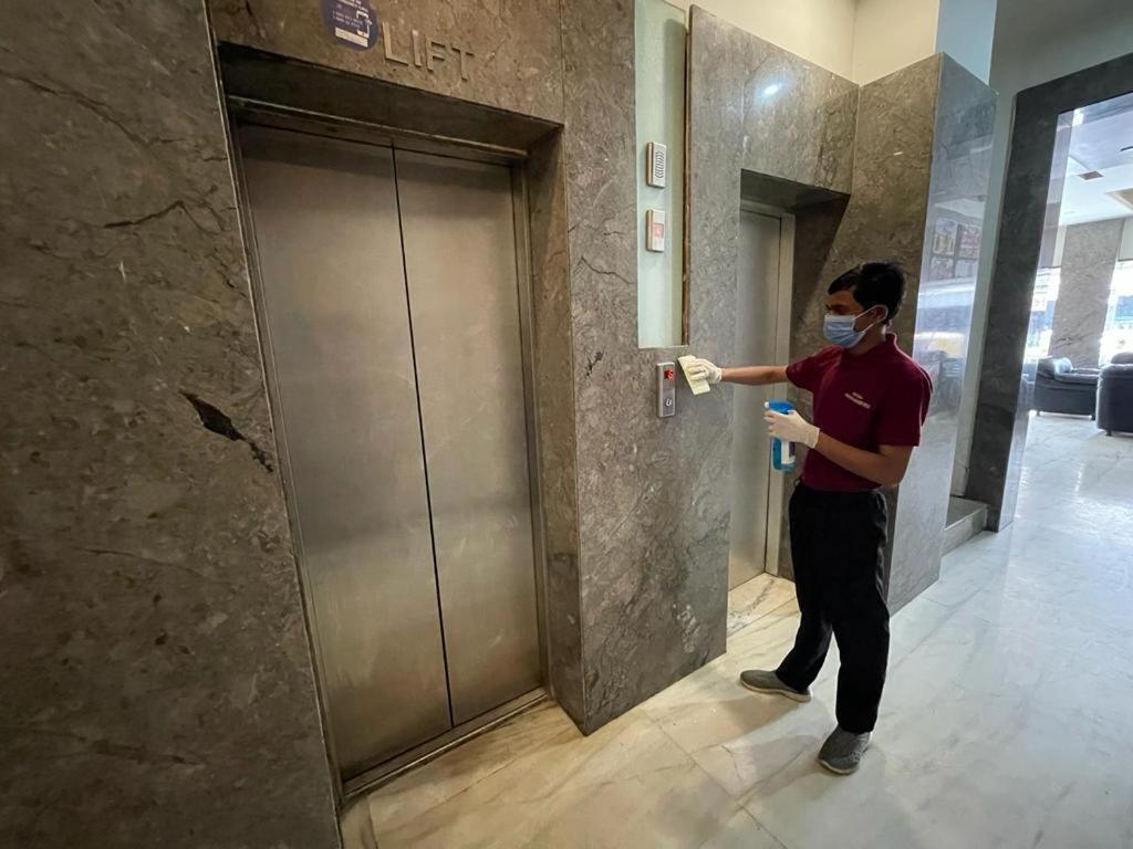 Hotel Grand Ambience Ahmedabad Exterior foto